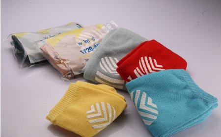 Picture of Slipper Socks Child Yellow Ankle High1720-403