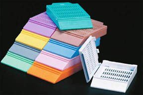 Picture of Processing / Embedding Cassette OmniSette® Aqua, HD Polymer, One-Piece Integral Lid15200403J