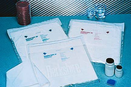 Picture of Cleanroom Wipe Berkshire™ Gamma Wipe™ 67 ISO Class 5 White Sterile Cellulose / Polyester 12 X 12 Inch Disposable0666538B