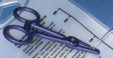 Picture of Tubing Clamp McKesson 4-7/8 Inch Length PlasticMSA-110