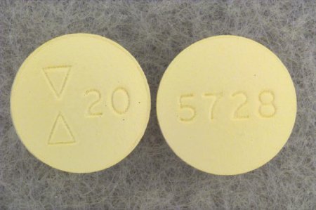 Picture of Famotidine 20 mg Tablet Bottle 100 Tablets00172572860