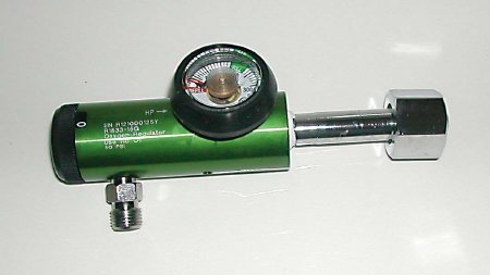 Picture of Oxygen Regulator Click Style 0 - 15 LPM DISS Outlet CGA-870R1835-15G