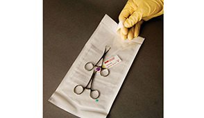 Picture of Sterilization Pouch Vis-U-All™ Ethylene Oxide (EO) Gas / Low Temperature 4 X 9 Inch Orange Self Seal Polyethylene886049