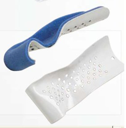 Picture of Colles' Wrist Splint ProCare® Padded Aluminum / Foam Right Hand Blue / White X-Small79-72122