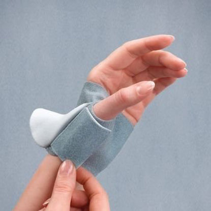 Picture of Thumb Support 3pp™ ThumSling™ Medium / Large Hook and Loop Strap Closure Left or Right Hand Black929292