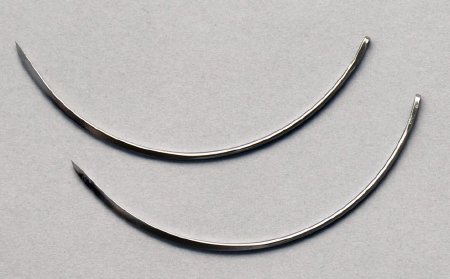 Picture of Suture Needle Richard-Allan® 3/8 Circle Reverse Cutting Needle Regular Surgeon's Type209004