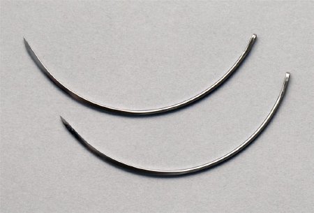 Picture of Suture Needle Richard-Allan® 3/8 Circle Reverse Cutting Needle Regular Surgeon's Type Size 19 Needle209019