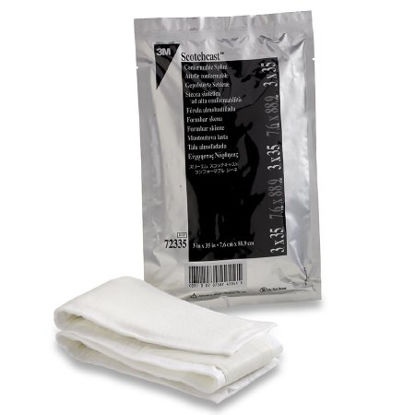 Picture of One-Sided Padded Splint 3M™ Scotchcast™ Conformable 3 X 35 Inch Fiberglass / Polyurethane White72335